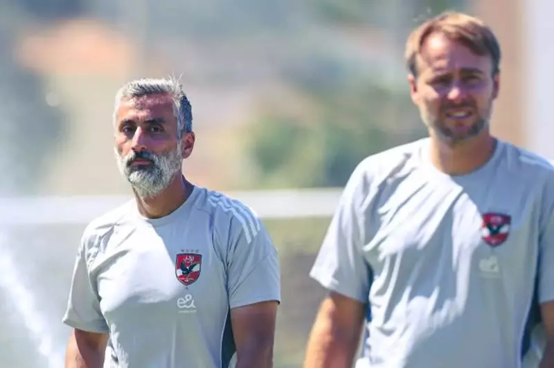 للمداولات حول البرنامج التدريبي والمباريات التجريبية.. ريبيرو يلتقي بفريق عمله المساعد. للمداولات حول البرنامج التدريبي والمباريات التجريبية.. ريبيرو يلتقي بفريق عمله المساعد.