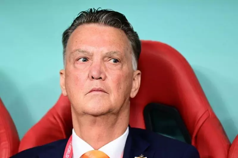 “لم يعد يؤلمني”.. فان جال يتغلب على السرطان