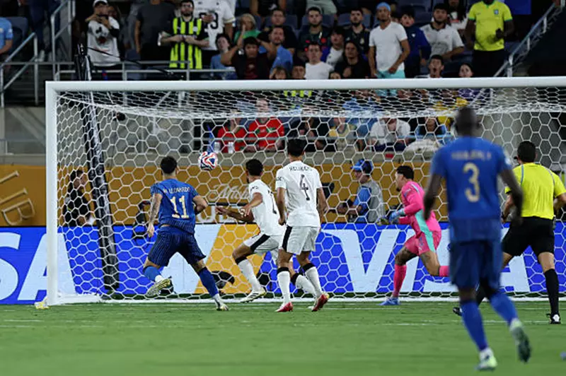 “لمسة برازيلية”.. الهلال يحقق انتصاره على مانشستر سيتي بهدفين من ليوناردو ومالكوم “لمسة برازيلية”.. الهلال يحقق انتصاره على مانشستر سيتي بهدفين من ليوناردو ومالكوم