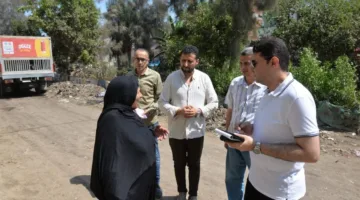 «لن أغادر حتى تصل المياه إلى كل منزل».. محافظ الدقهلية يتصدى لمشكلة عرب شراويد