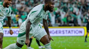 ليدز ينافس فيورنتينا للحصول على توقيع كيسي