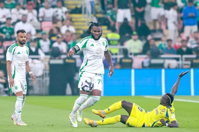 ليدز يونايتد يتنافس مع فيورنتينا لضم كيسيه
