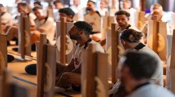 ليس المعبد البوذي وحده.. كيف قام لاعبو ليفربول بممارسة العادات اليابانية؟