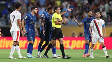 “ليس لمسة يد”: حكم مباراة الهلال ومانشستر سيتي يوضح سبب احتساب هدف سيلفا (صورة)