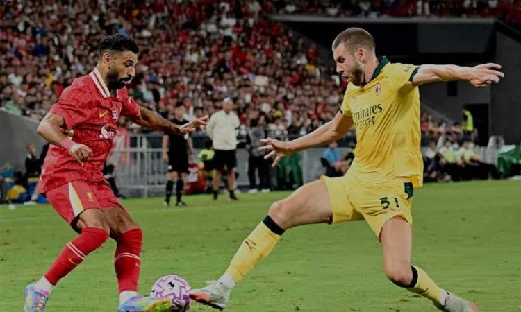 ليفربول يتلقى هزيمة ودية 2-4 أمام ميلان في الشوط الأول بمشاركة محمد صلاح ليفربول يتلقى هزيمة ودية 2-4 أمام ميلان في الشوط الأول بمشاركة محمد صلاح