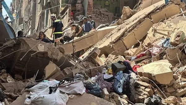 مأساة في مصر القديمة: انهيار عقار يسفر عن استخراج جثة وإصابة 3 أشخاص تحت الأنقاض مأساة في مصر القديمة: انهيار عقار يسفر عن استخراج جثة وإصابة 3 أشخاص تحت الأنقاض
