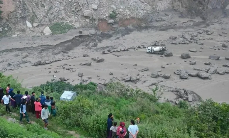 مأساة في نيبال.. وفاة 18 فردًا جراء انهيار جسر على الحدود مع الصين مأساة في نيبال.. وفاة 18 فردًا جراء انهيار جسر على الحدود مع الصين