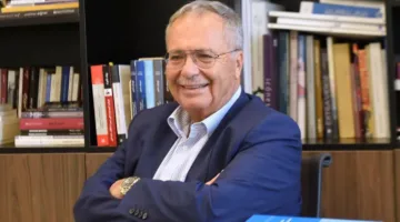 ما الذي قام به طارق متري، نائب رئيس الحكومة، في مطار بيروت؟