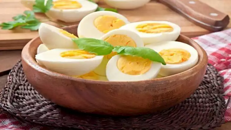 ما تأثير تناول البيض على مستويات الكوليسترول السيئ في جسمك؟ مفاجأة!