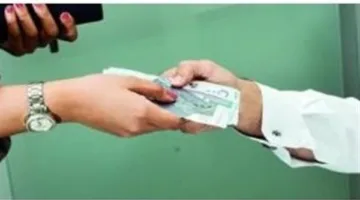 ما هو الحكم في منح الزوجة أموالًا لوالدتها بدون علم الزوج؟