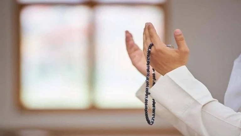 ما هو موقف رفع اليدين للدعاء خلال خطبة الجمعة؟.. توضيحات من الإفتاء ما هو موقف رفع اليدين للدعاء خلال خطبة الجمعة؟.. توضيحات من الإفتاء