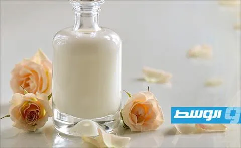 ماء الورد والحليب: تونر طبيعي لمنح بشرتك العناية المطلوبة ماء الورد والحليب: تونر طبيعي لمنح بشرتك العناية المطلوبة
