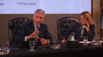 مائدة حوارية تسلط الضوء على نقاشات فعالة بين وزير السياحة والطلاب وأعضاء هيئة التدريس بالجامعات