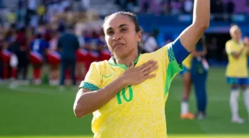 مارتا في موقف صعب بين دورها كأم وظهورها في كأس العالم