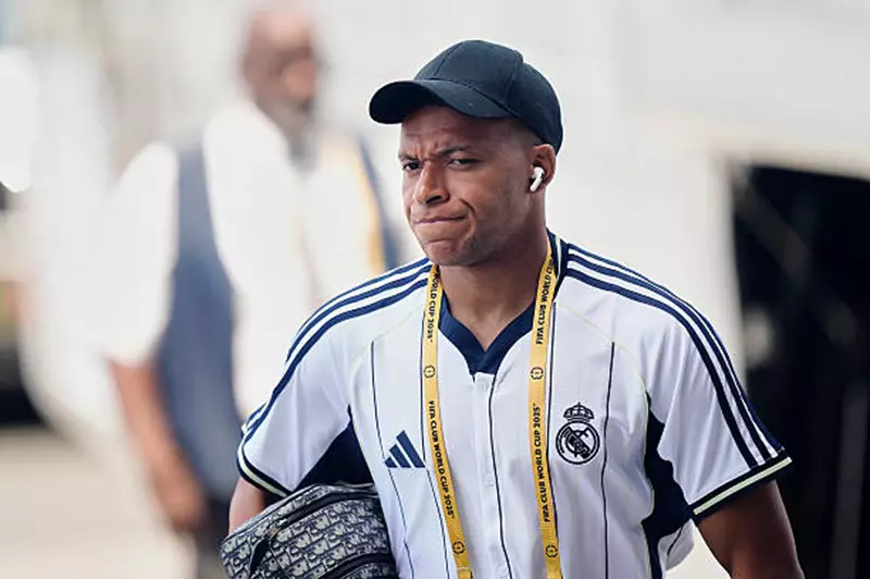 ماركا: ريال مدريد يتخلى عن مبابي بعد إجراء اختبار المنشطات ماركا: ريال مدريد يتخلى عن مبابي بعد إجراء اختبار المنشطات