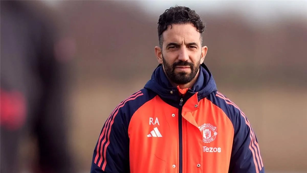 مانشستر يونايتد يسعى للتعاقد مع لاعبين هجوميين جديدين مانشستر يونايتد يسعى للتعاقد مع لاعبين هجوميين جديدين