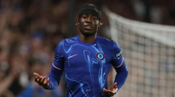 ماوديكي arrives in England for medical tests with Arsenal