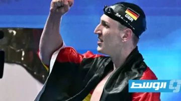 مايرتنز الألماني يحقق الميدالية الذهبية في سباق 400 متر حر بعد منافسة كبيرة في بطولة العالم للسباحة