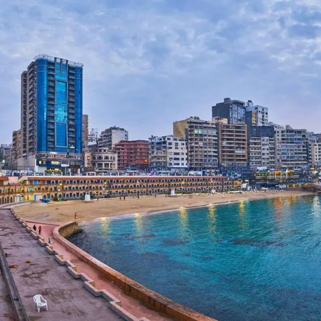 مبانٍ تنهار وشواطئ تتلاشى.. الإسكندرية تواجه تهديداً غير مرئي: التغير المناخي
