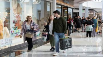 مبيعات التجزئة الأمريكية تتجاوز التوقعات في يونيو
