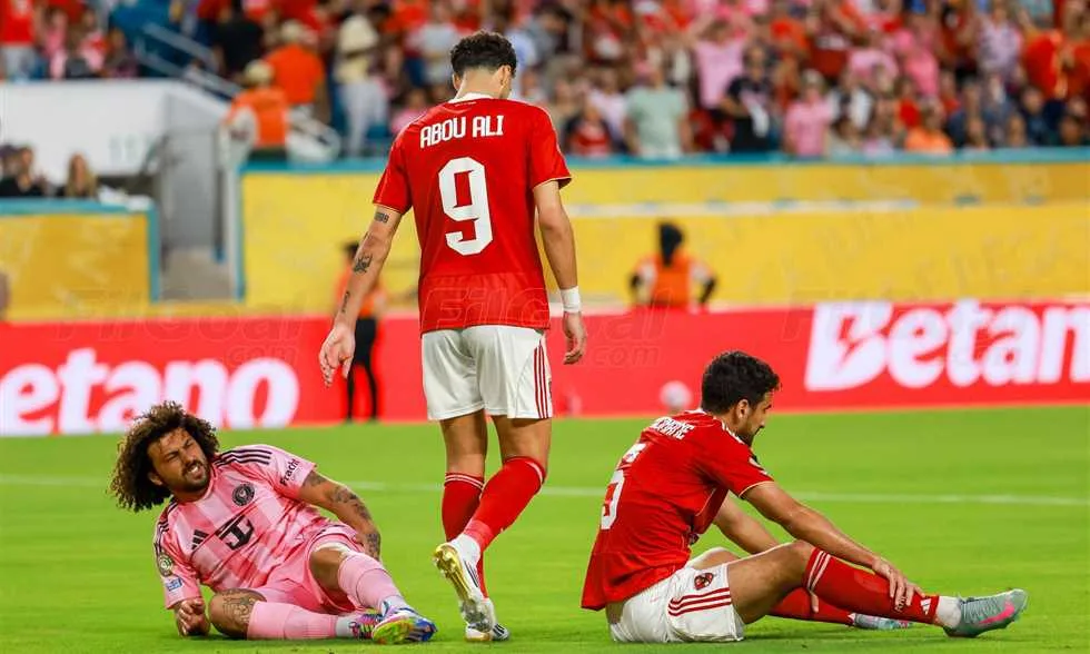 مجاهد: الاتحاد الفلسطيني ألغى بيانه حول وسام.. والرجوب يؤكد احترامه للأهلي وجماهيره مجاهد: الاتحاد الفلسطيني ألغى بيانه حول وسام.. والرجوب يؤكد احترامه للأهلي وجماهيره