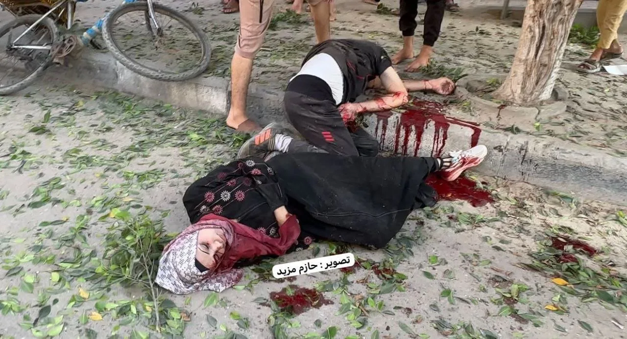 مجزرة إسرائيلية ضد النساء والأطفال خلال تلقيهم مواد غذائية في دير البلح.