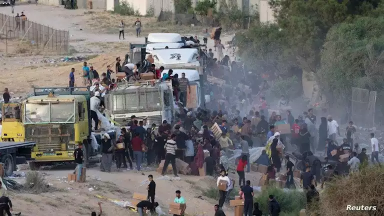 مجزرة جديدة: سقوط 8 شهداء و55 مصابًا في وسط قطاع غزة مجزرة جديدة: سقوط 8 شهداء و55 مصابًا في وسط قطاع غزة