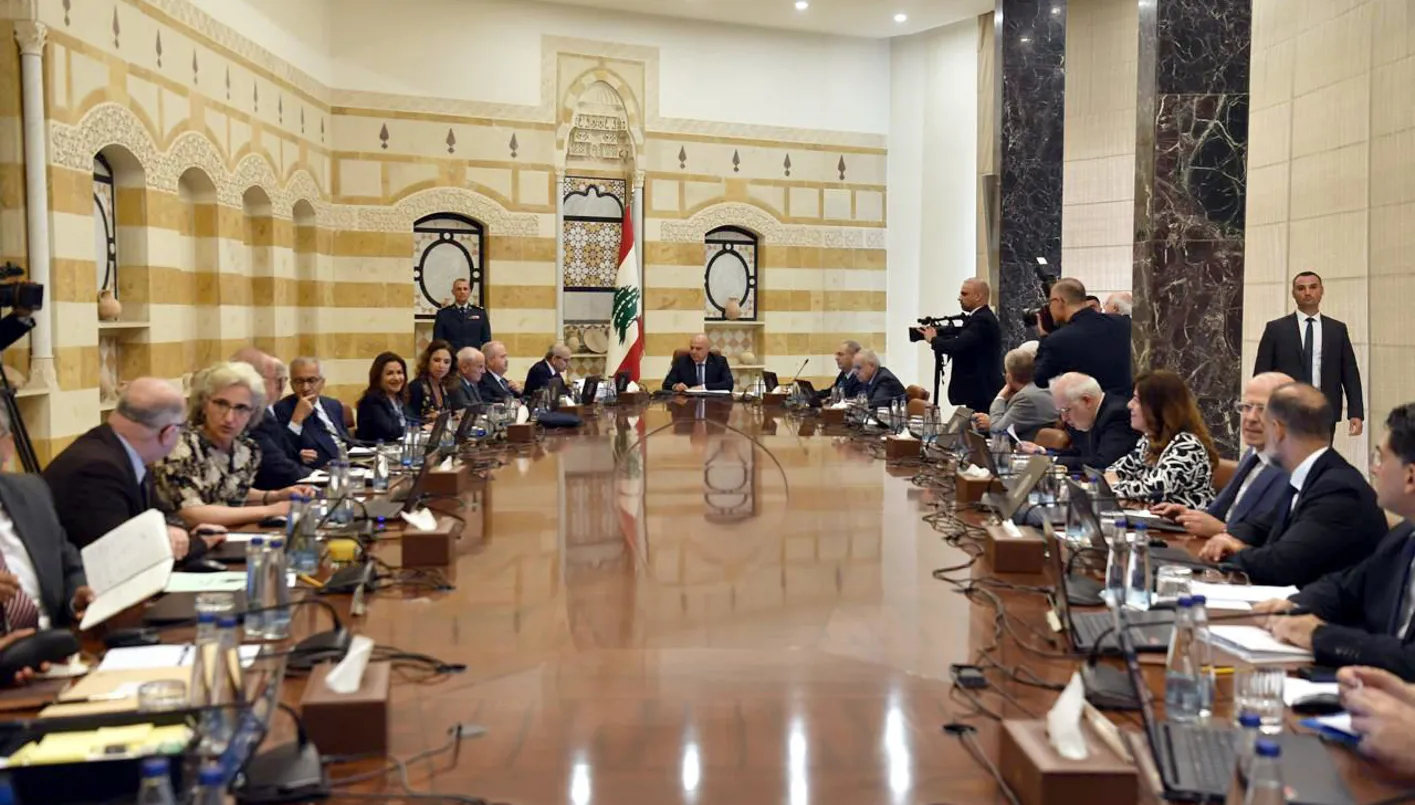 مجلس الوزراء يتناول فجأة ‘حليب سباع’ التعيينات… واحتجاجات من القوات حول ‘التمييزات’ بين الوزراء مجلس الوزراء يتناول فجأة ‘حليب سباع’ التعيينات… واحتجاجات من القوات حول ‘التمييزات’ بين الوزراء