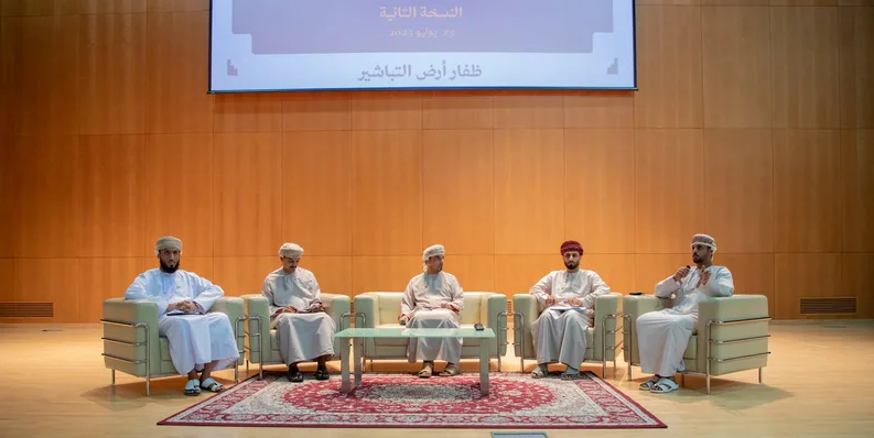 مجمع السلطان قابوس الشبابي في صلالة يستضيف لقاءً مع طلاب برنامج الانضباط العسكري