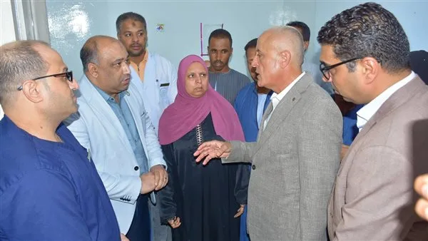 «محافظ الأقصر» يراقب الوضع الصحي لعامل تعرض للإصابة أثناء تأدية مهامه (صور) «محافظ الأقصر» يراقب الوضع الصحي لعامل تعرض للإصابة أثناء تأدية مهامه (صور)