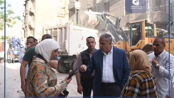 محافظ الإسكندرية يراقب آثار انهيار بعض أجزاء مبنى في منطقة العطارين محافظ الإسكندرية يراقب آثار انهيار بعض أجزاء مبنى في منطقة العطارين