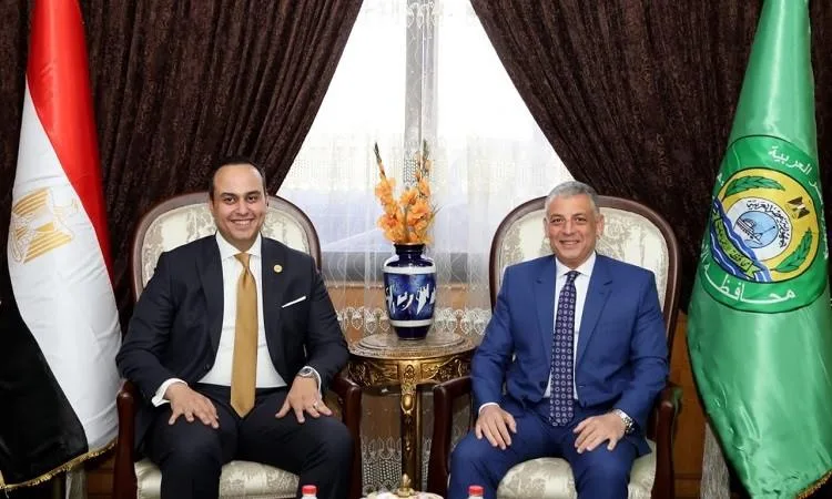 محافظ الإسماعيلية يجتمع برئيس هيئة الرعاية الصحية لتعزيز أوجه التعاون