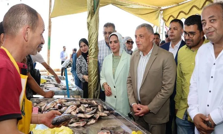 محافظ الإسماعيلية يطلق فعاليات الأسبوع الرابع من مبادرة “أسماك البلد لأبناء الوطن”