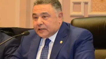 محافظ البحر الأحمر يتابع على الأرض جهود العثور على المفقودين في حادث غرق منصة نفطية بجبل الزيت