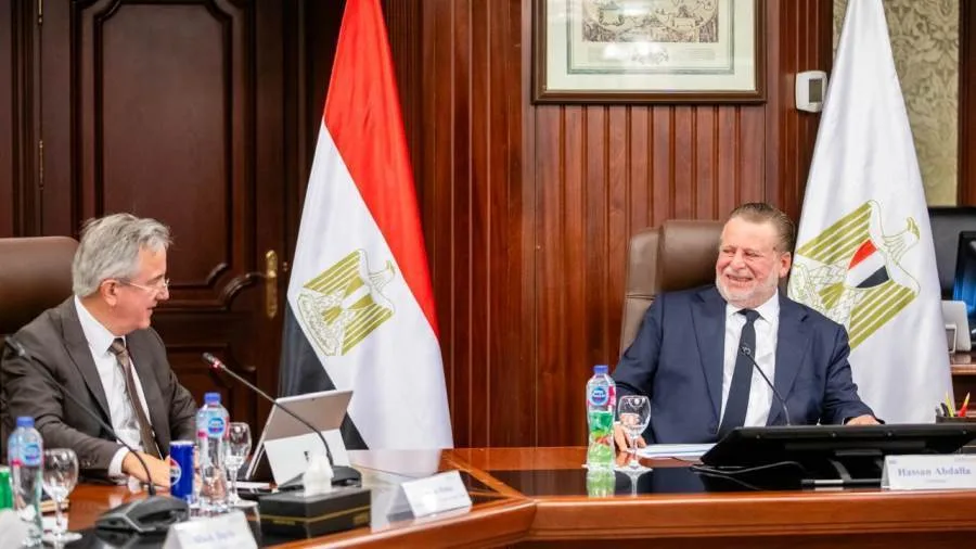 محافظ البنك المركزي يلتقي وفداً من البنك الأوروبي لإعادة الإعمار والتنمية لمناقشة سبل التعاون المشترك. محافظ البنك المركزي يلتقي وفداً من البنك الأوروبي لإعادة الإعمار والتنمية لمناقشة سبل التعاون المشترك.