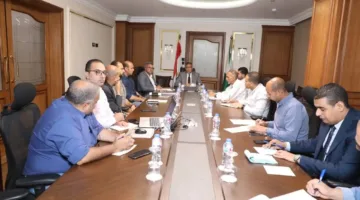 محافظ الجيزة: بدء التحضيرات لإطلاق نظام ذكي لإدارة ونقل مخلفات البناء والهدم إلكترونيًا