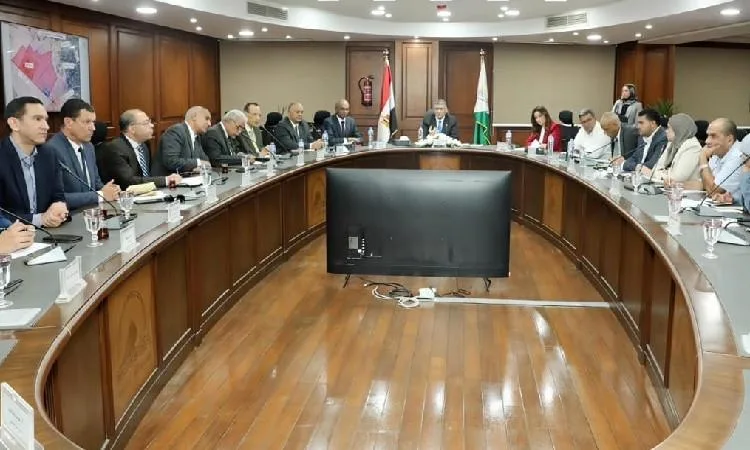 محافظ الجيزة يتناول إيجاد حلول لمشكلات مياه الشرب والصرف الصناعي في أبو رواش محافظ الجيزة يتناول إيجاد حلول لمشكلات مياه الشرب والصرف الصناعي في أبو رواش