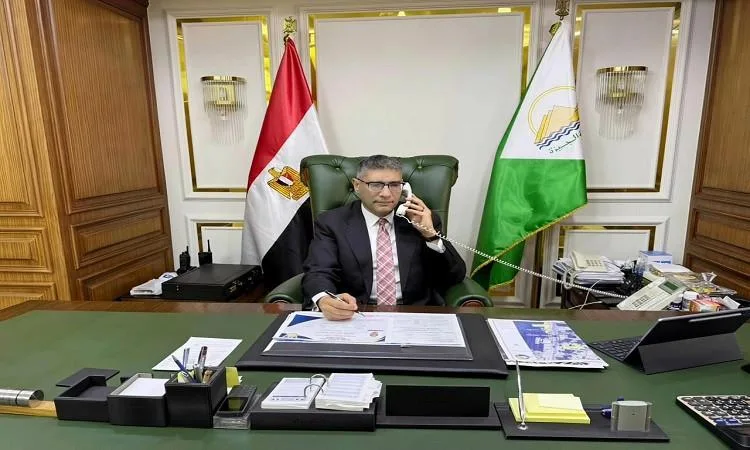 محافظ الجيزة يتواصل هاتفياً مع الأوائل في الثانوية العامة من أبناء المحافظة. محافظ الجيزة يتواصل هاتفياً مع الأوائل في الثانوية العامة من أبناء المحافظة.