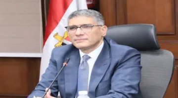 محافظ الجيزة يراجع سير تنفيذ الخطة التمويلية للسنة المالية الحالية
