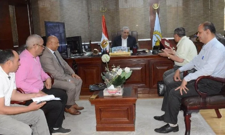 محافظ الغربية يناقش مع الخدمة الوطنية سُبل حل معوقات مشاريع المحلة الكبرى