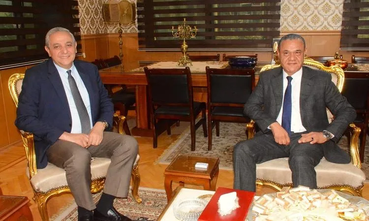 محافظ الغربية يهنئ المدير الجديد للأمن محافظ الغربية يهنئ المدير الجديد للأمن