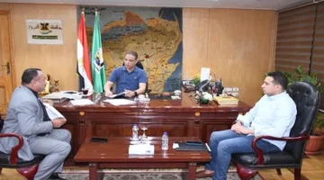 محافظ الفيوم وأعضاء مجلس النواب يعكفون على بحث شكاوى المواطنين لتعزيز جودة الخدمات