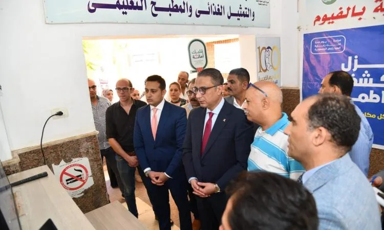 محافظ الفيوم يفتتح مبادرة “100 يوم صحة” لتوفير خدمات صحية متكاملة. محافظ الفيوم يفتتح مبادرة “100 يوم صحة” لتوفير خدمات صحية متكاملة.