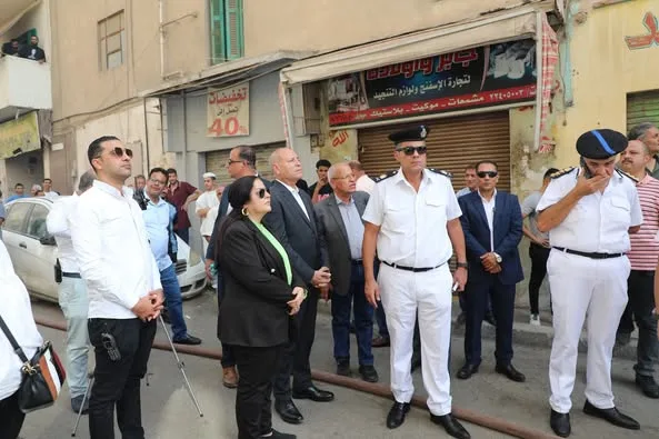 محافظ القاهرة يتولى الإشراف على إطفاء حريق نشب في مبنى بمصر الجديدة محافظ القاهرة يتولى الإشراف على إطفاء حريق نشب في مبنى بمصر الجديدة