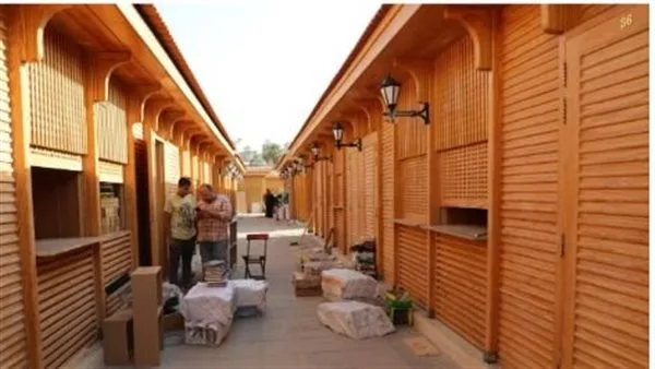 محافظ القاهرة يعلن عن بدء نقل أصحاب السوق القديم في سور الأزبكية إلى المكتبات الجديدة محافظ القاهرة يعلن عن بدء نقل أصحاب السوق القديم في سور الأزبكية إلى المكتبات الجديدة