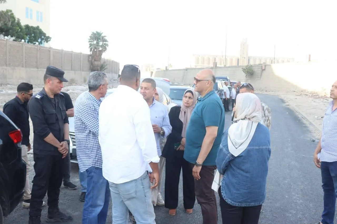 محافظ القليوبية يزور شارع أحمد حلمي الجاري رصفه المؤدي إلى مستشفى الناس محافظ القليوبية يزور شارع أحمد حلمي الجاري رصفه المؤدي إلى مستشفى الناس