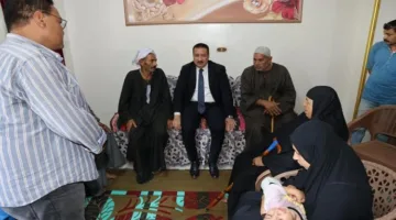 محافظ المنوفية يعزي عائلة سائق التوك توك الذي توفي نتيجة الأحوال الجوية السيئة