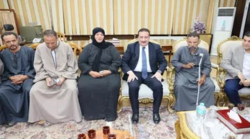محافظ المنوفية يهدى سائقة حادث الإقليمي ميكروباصاً جديداً