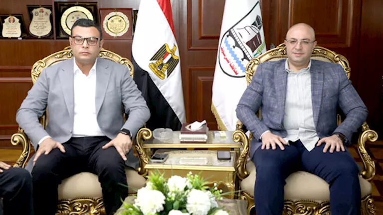 محافظ بني سويف يستقبل وزير الإسكان والمرافق لدى بدء زيارته للمحافظة