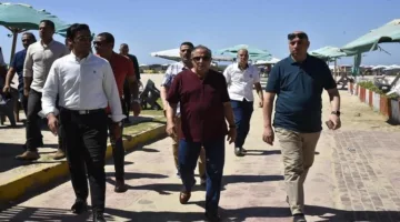 محافظ بورسعيد يؤكد على أهمية تدابير الأمان في شاطئ المحافظة